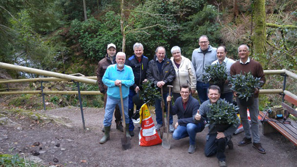 Baden-Badener CDU-Fraktion weiter in  Arbeitslaune – Nach Glascontainer-Reinigungsaktion nun mit Gärtnerarbeiten in Geroldsau