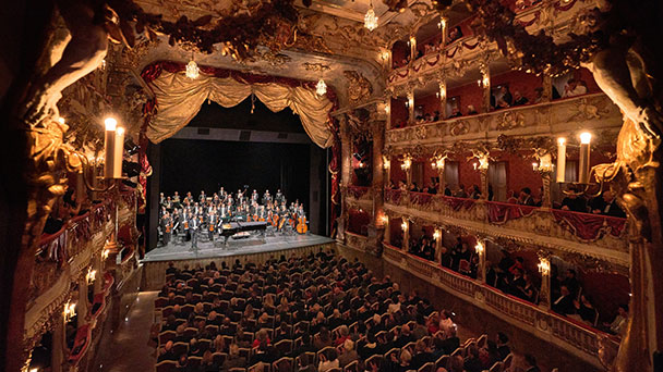 Bravorufe für Baden-Badener Musiker – Philharmonie im Cuvilliés-Theater München