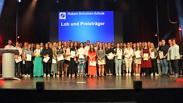 Nun beginnt der angebliche Ernst des Lebens – Baden-Badener Robert-Schuman-Schule verabschiedet Absolventen