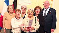Erinnerung an die Franzosen in Baden-Baden – Ehemalige Lehrerin des Lycée Charles de Gaulle geehrt