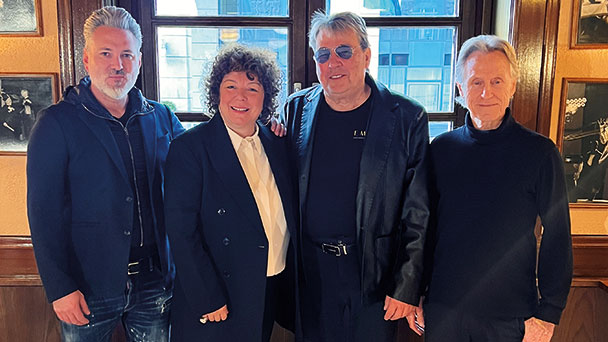 Baden-Baden Events GmbH unterstützt Baden-Awards – Preis für Unternehmerfamilie Greinert Baden-Baden Events GmbH unterstützt Baden-Awards – Preis für Unternehmerfamilie Greinert