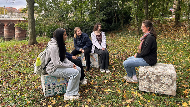 Gar kein Quatsch – Bunte Sitzquader laden in Rastatt zum Quatschen ein