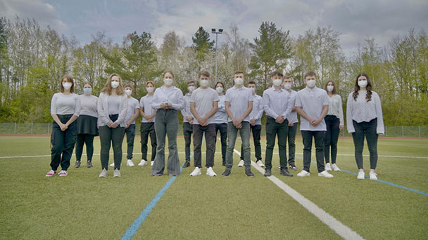 Geschäftstüchtige RWG-Schüler – „Dekoartikel aus alten Glühbirnen“