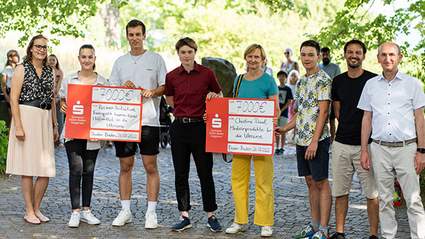Mit guten Taten in die Ferien – 14.000 Euro von Baden-Badener Schülern für Opfern des Krieges in der Ukraine