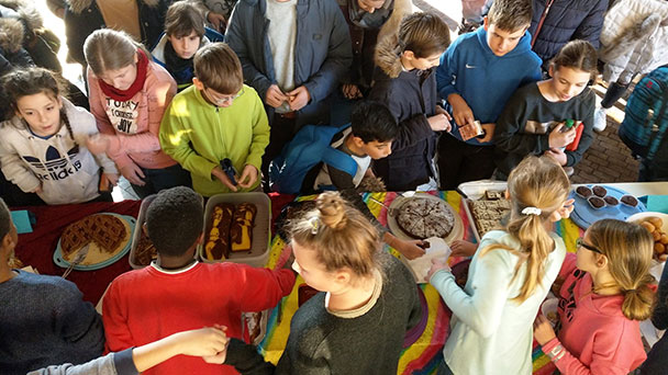 Kuchenverkauf-Aktion am RWG für guten Zweck – „Grenzenlosen Weihnachtsfreude 2019 für Kinder in Litauen“