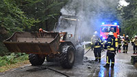 Baden-Badener Feuerwehr schnell zur Stelle – Radlader in der Katzensteinstraße in Brand 