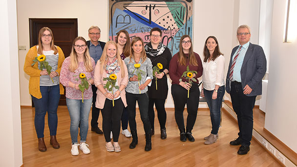 Neue Mitarbeiter im Rathaus Baden-Baden – Erster Bürgermeister Uhlig gratuliert ausgelernten Azubis
