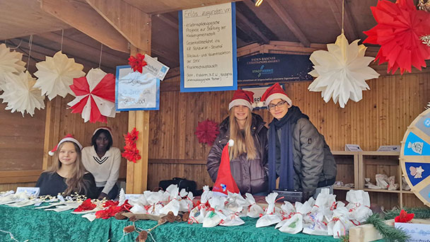 Die heutige Jugend ist doch prima – Realschule auf dem Christkindelsmarkt – Erlös geht an Förderverein