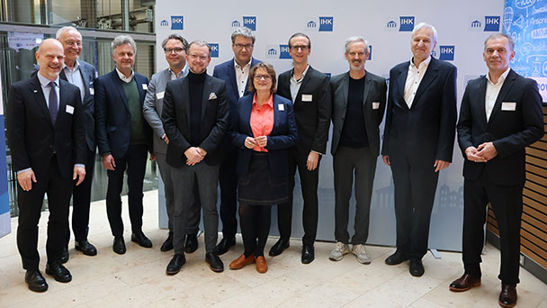 IHK-Präsident Wolfgang Grenke hält die Fahne für die Kultur hoch – „Vernetzung der Welten“