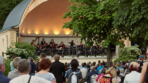 Kostenloses „Rendezvous Classique“ im Baden-Badener Kurgarten – Musik aus „Gladiator“ und ein Medley aus „Westside Story Kostenloses „Rendezvous Classique“ im Baden-Badener Kurgarten – Musik aus „Gladiator“ und ein Medley aus „Westside Story