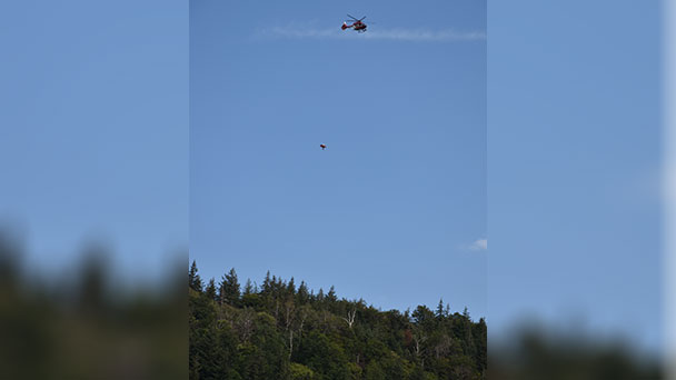 Rettungshubschrauber kreiste über Baden-Baden – Dramatische Rettung am Korbmattfelsen – Spezieller Hubschrauber aus Freiburg angefordert 