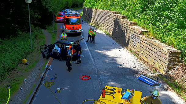 Tödlicher Unfall in Baden-Baden – Autofahrer gegen Mauer in der Innenstadt 