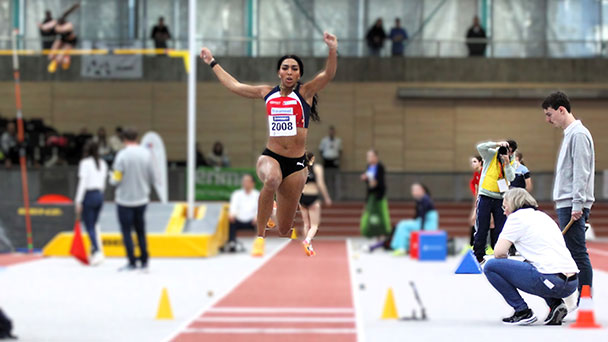 Feueralarm bei Meisterschaften – Baden-Badener Dreispringerin Ruth Hildebrand gewinnt Goldmedaille dennoch sicher