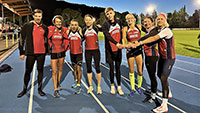 Spannender Lauf in Baden-Baden – Zwei Frauen und zwei Männer in einem Leichtathletik Staffel-Team