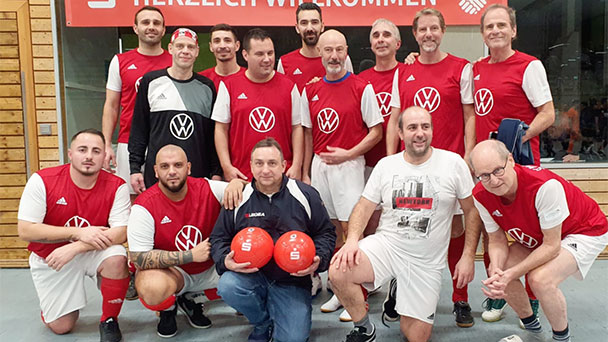 Alte Herren des SC Baden-Baden halten die Fahne hoch – Fußball-Stadtmeisterschaft in Sandweier