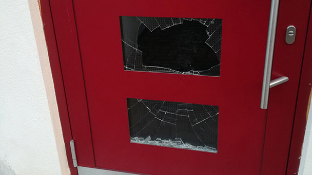 Aggressionen in Gernsbach – Eingang Jugendhaus zerstört