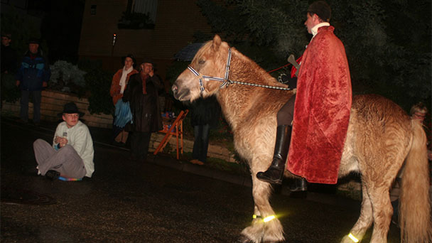 Sankt Martin kommt mit Pferd nach Oberbeuern – Kinder und Eltern sind eingeladen