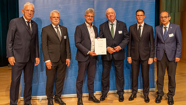 Baden-Badener Stadtrat Werner Schmoll für 40 Jahre Kommunalpolitik ausgezeichnet – Verdienstmedaille in Gold mit Lorbeerkranz