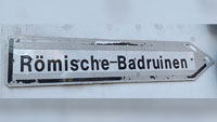 Stadtrat Werner Schmoll erinnert OB Mergen an fünfjähriges Nichtstun – Verwahrlostes römisches Erbe Baden-Badens – Vergammelte Hinweisbeschilderung 