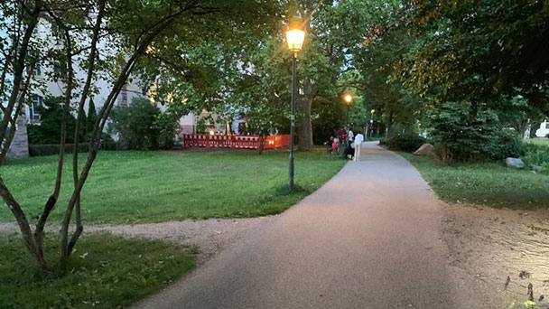 Corona-Maßnahme beim "Mamma Lina" – Wiese weggebaggert – Stadtrat Werner Schmoll klärt besorgte Anwohner auf