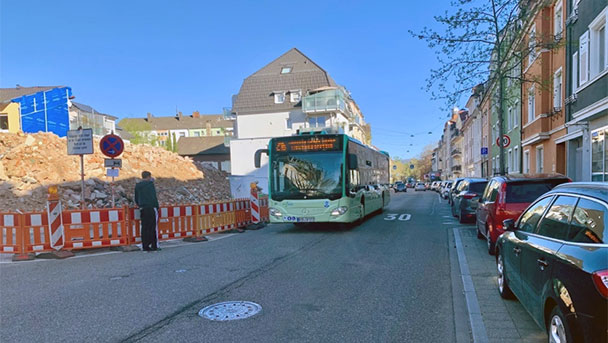 Baden-Badener Weststadt wieder mal im Abseits – Gefährdete Schulkinder, hässlicher Schuttberg – Und was ist mit der „markanten“ Uhr?
