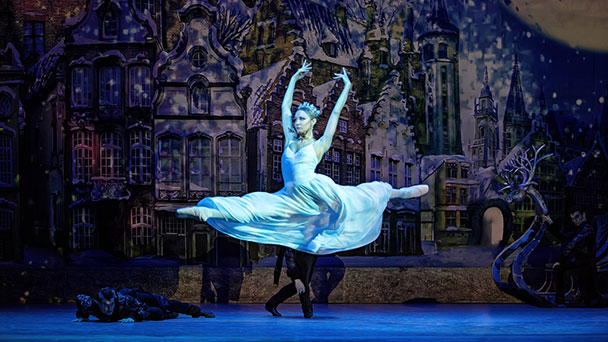 „Frenetischer Beifall von 15 Minuten“ in Baden-Baden – „Die ukrainischen Künstler hatten für zwei Stunden den unbeschreiblichen Krieg weggetanzt“ – Gastkommentar von Inga Dönges