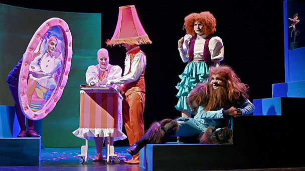 Ein Prinz wird in ein scheußliches Ungeheuer verwandelt – „Die Schöne und das Biest“ im Baden-Baden Theater – Premiere am Sonntag