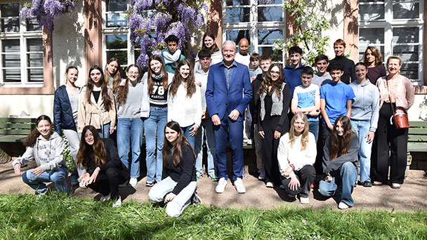 Dicke Freundschaft von Baden-Baden und Menton – Empfang für französische Partnerschüler im Rathaus