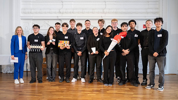 Erfolgreiche Schülerfirma aus Baden-Baden – Präsentation von Woody´s in Stuttgart und bald auf dem Christkindelsmarkt 