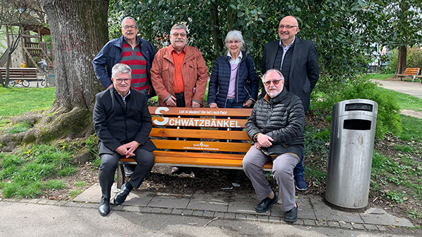 Rathaus Bühl berührt die Herzen – Eine prima Idee auch für Baden-Baden – „Schwätzbänkel“ startet nächste Woche Rathaus Bühl berührt die Herzen – Eine prima Idee auch für Baden-Baden – „Schwätzbänkel“ startet nächste Woche