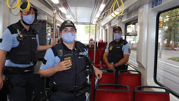 65 uniformierte Polizeibeamte im Einsatz gegen Maskenverweigerer – 4.800 Fahrgäste kontrolliert 