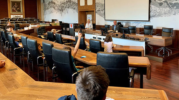 Austausch von OB Pütsch und Kindern im Rathaus – Rastatter Ferienprogramm-Aktion „Das Rathaus gehört uns“