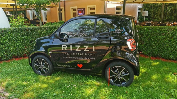 Ärger wegen RIZZI-Smart in der Allee – Stadtrat Niedermeyer kritisiert Sondergenehmigung  