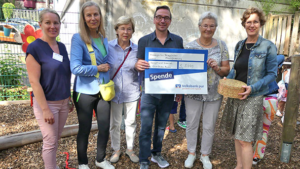 Baden-Badener Frauen helfen internationalem Kindergarten – Soroptimist-Präsidentin Anemone Bippes: „Letztlich beginnt Integration mit der Sprache“