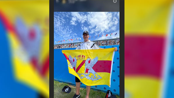 Baden-Badener OB Späth in Paris – Mit der Fahne des Großherzogs bei den Olympischen Spielen Baden-Badener OB Späth in Paris – Mit der Fahne des Großherzogs bei den Olympischen Spielen