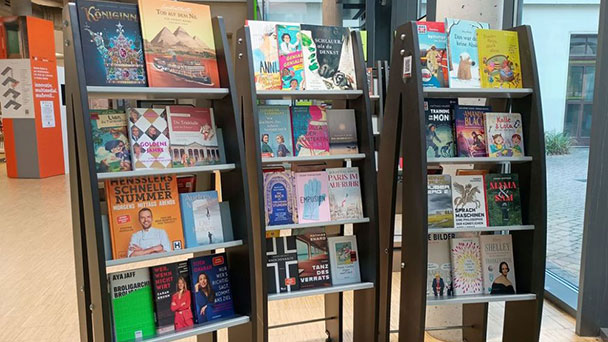 Hahnhof-Spende gegen Haushaltssperre – 35 Neuerscheinungen für Stadtbibliothek Baden-Baden