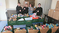 Schule ist mehr als nur pauken – Baden-Badener Schüler sammeln eine halbe Tonne Lebensmittel für die Armen