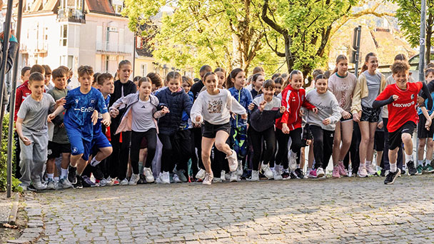 Klosterschule vom Heiligen Grab läuft für eine bessere Welt – Spenden für Caritas Baden-Baden, UNICEF, Brot für die Welt und Deutschen Krebshilfe 