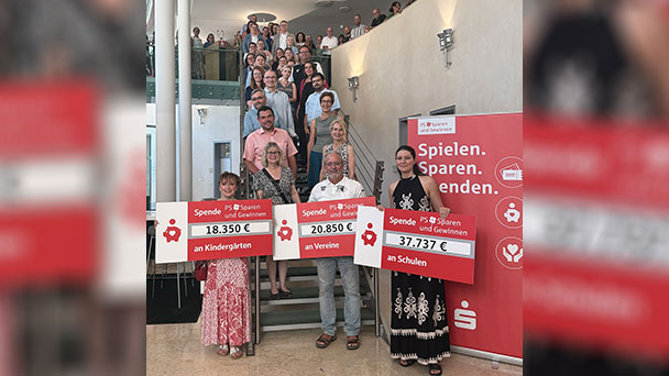 Sparkassen-Kunden machen es möglich – PS-Spenden in Höhe von 76.900 Euro Sparkassen-Kunden machen es möglich – PS-Spenden in Höhe von 76.900 Euro