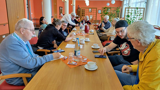 Smartphone-Generation auch im Pflegeheim Haus Elia – Stadt weitet Schulung aus