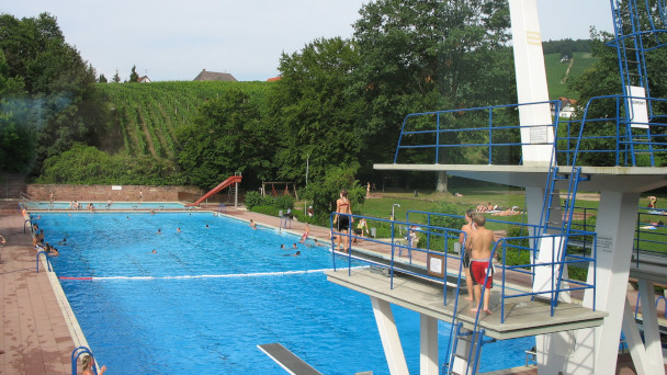 10-Meter-Türme in Baden-Badener Freibädern gesperrt - Hardbergbad und Freibad Steinbach betroffen