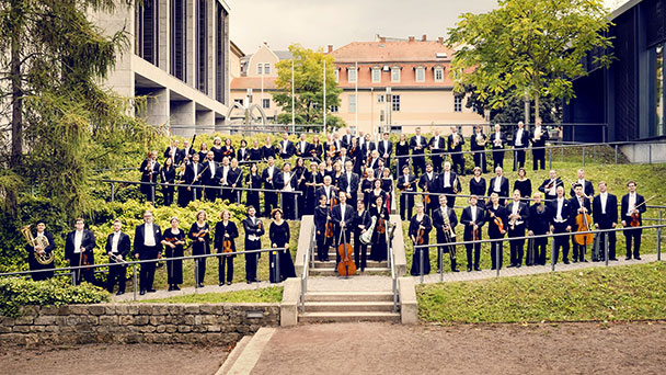 Festspielhaus mit kurzfristiger Ankündigung: Konzertkarten für Wochenende erhältlich – „Bamberger Symphoniker und Jan-Josef Liefers“