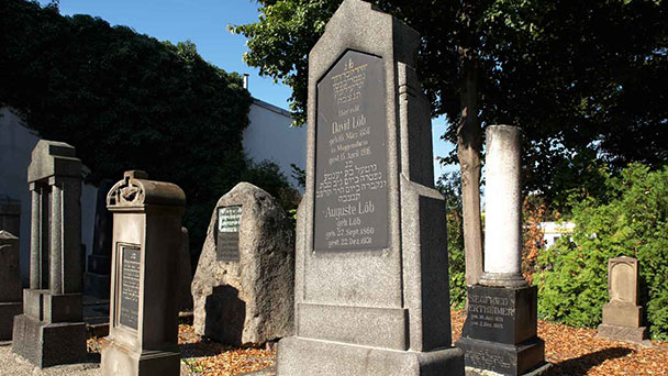 Rastatter Stadtarchivar führt über jüdischen Friedhof – Europäischer Tag der jüdischen Kultur Rastatter Stadtarchivar führt über jüdischen Friedhof – Europäischer Tag der jüdischen Kultur