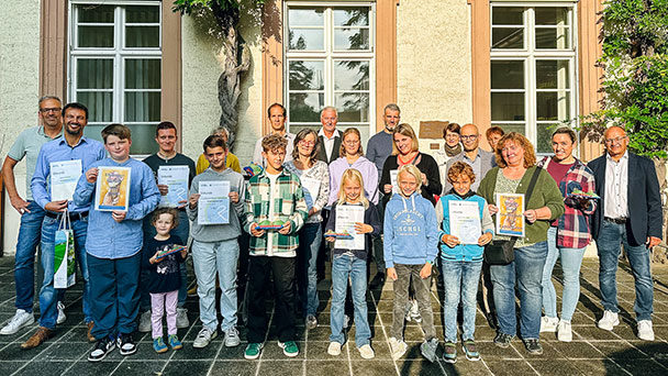 Baden-Baden OB Späth dekoriert Radfahrer – Richard-Wagner-Gymnasium siegt als „radelaktivste Schule“