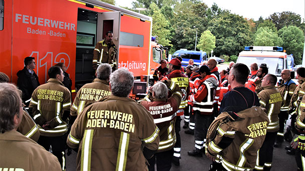 Große Suchaktion nach Unfallflucht auf A5 bei Baden-Baden – Polizeihubschrauber und Suchhunde vergangene Nacht im Einsatz