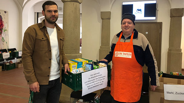 Städtische Mitarbeitende wollen Vorbilder sein – Zwanzig vollgepackte Kisten