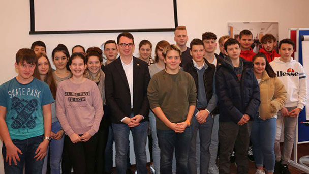 Päda-Schüler erfuhren Politik aus erster Hand – Fragen Landtagsabgeordneten: „Wieso ist das Netz im Ausland besser? Wieso verkauft Deutschland 5G-Lizenzen? 