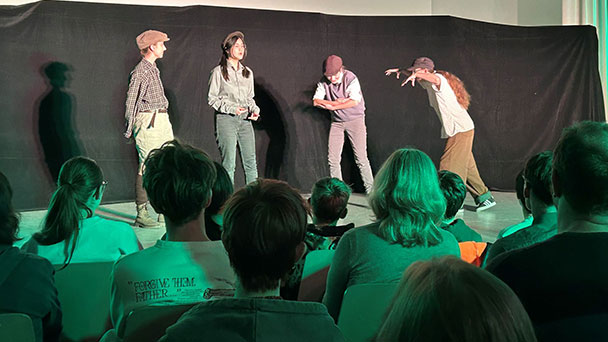 Theater-Nachwuchs in Baden-Baden – Stück „Manja“ mit fünf Jugendlichen im Berlin der 1930er-Jahre