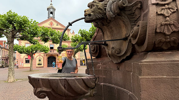 Rastatt sorgt sich bei der Hitze um seine Bürger – Informationen über Trinkwasser und kühle Orte 