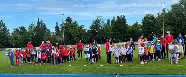 300 junge Sportlerinnen und Sportler im Baden-Badener Aumatt-Stadion – „Wahnsinnig motivierte Kinder“ 300 junge Sportlerinnen und Sportler im Baden-Badener Aumatt-Stadion – „Wahnsinnig motivierte Kinder“